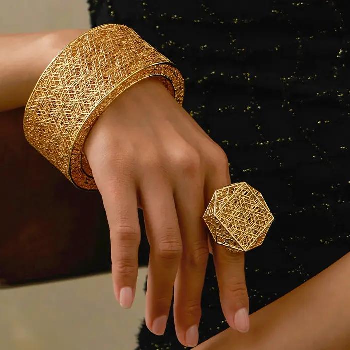 Bague polyédrique en forme géométrique pour femmes, IVOG, plaquée or 18 carats, design moderne et élégant, cadeau idéal pour toutes occasions, soirée, cérémonie, ou quotidien