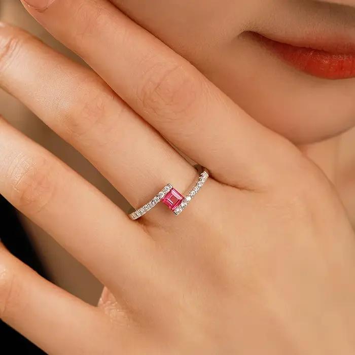 Charmant minimaliste 1.0 Carat créé bague émeraude pierre précieuse 925 en argent Sterling pour les