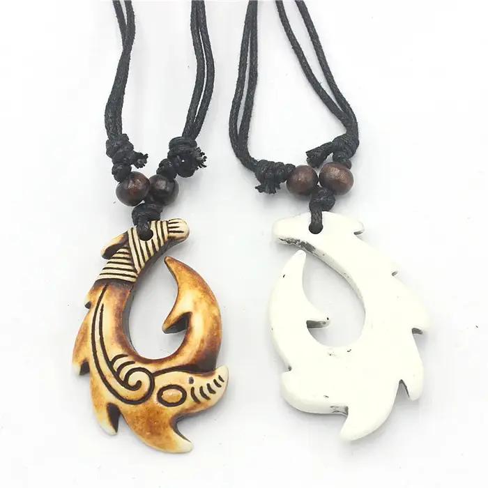 Collier à hameçon maori - Pendentif tribal sculpté en résine