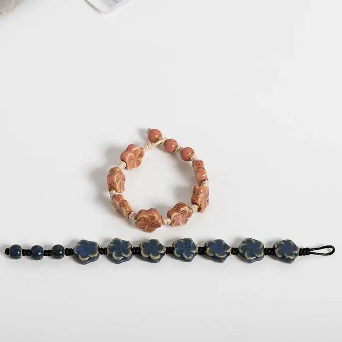 Bracelet en céramique à fleurs émaillées pour femmes style boho artisanal à offrir pour occasions spéciales