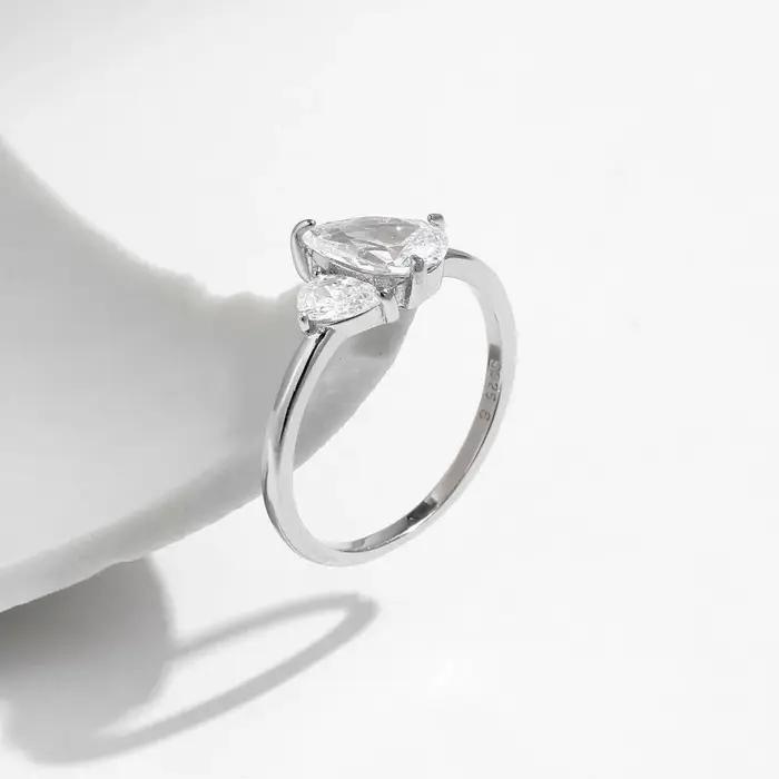 Bague en argent sterling 925 sertie de zirconium blanc élégante pour occasions spéciales femmes cadeau de prestige pour fiançailles mariage anniversaire