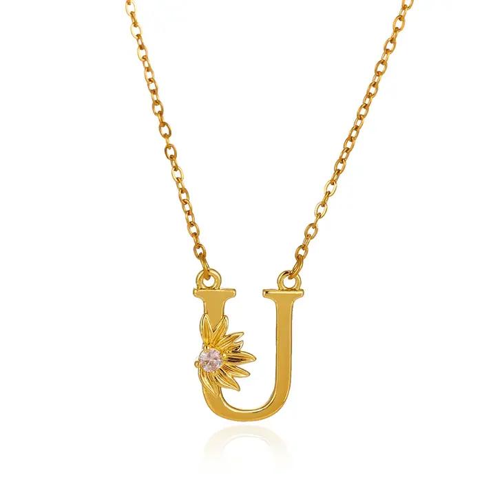 Collier initial en or fin avec pendentif fleur de marguerite