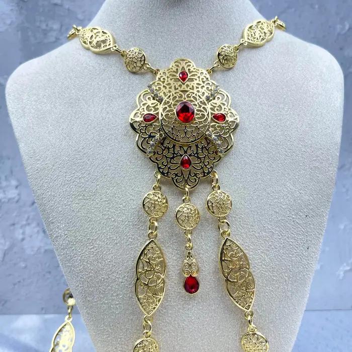 Chaîne de dos dorée pour mariée
