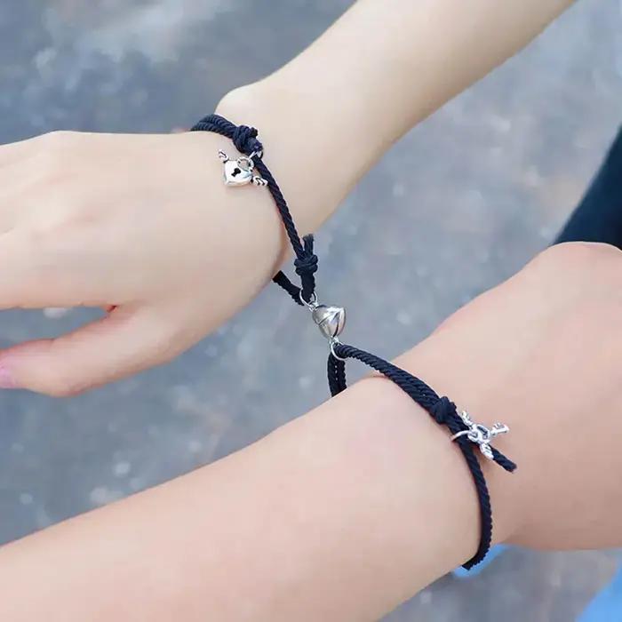 Bracelets magnétiques de couple d'attraction de coeur pour des amoureux