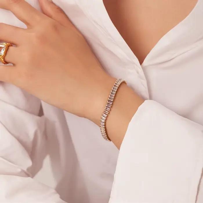 Bracelet doré élégant perles motif cœur finition vintage pour femmes occasions spéciales cadeau