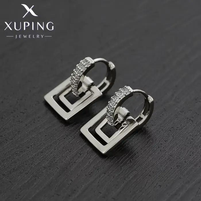 Boucles d'oreilles créoles élégantes en alliage de cuivre pour femmes, style classique, finition plaquée rhodium, idéal pour toutes occasions spéciales