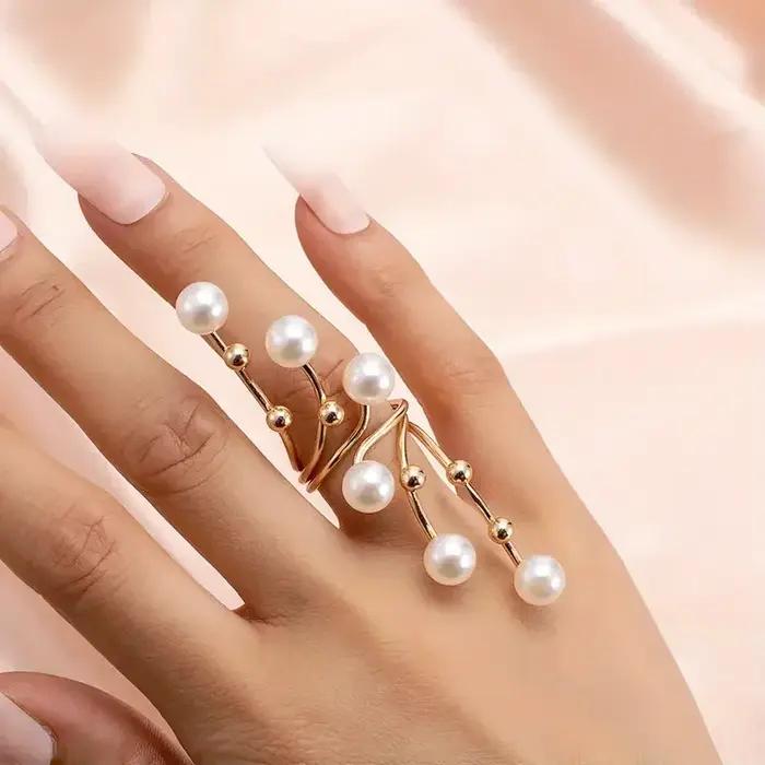 Bague en fausse perle géométrique dorée élégante