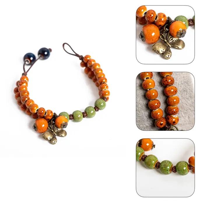 Bracelet en céramique vert-orange avec breloque papillon