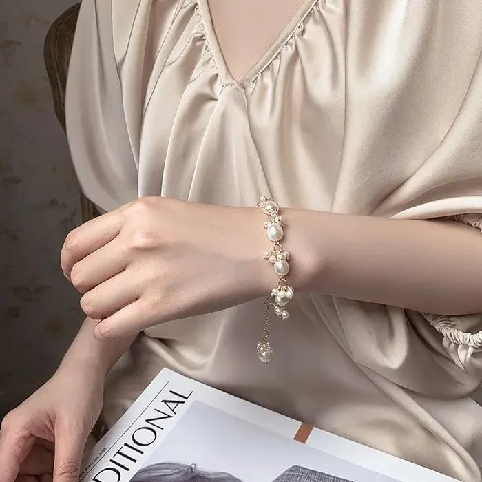 Bracelet de charme pour femme en or 14 carats avec perles d'eau douce baroques 100 % naturelles