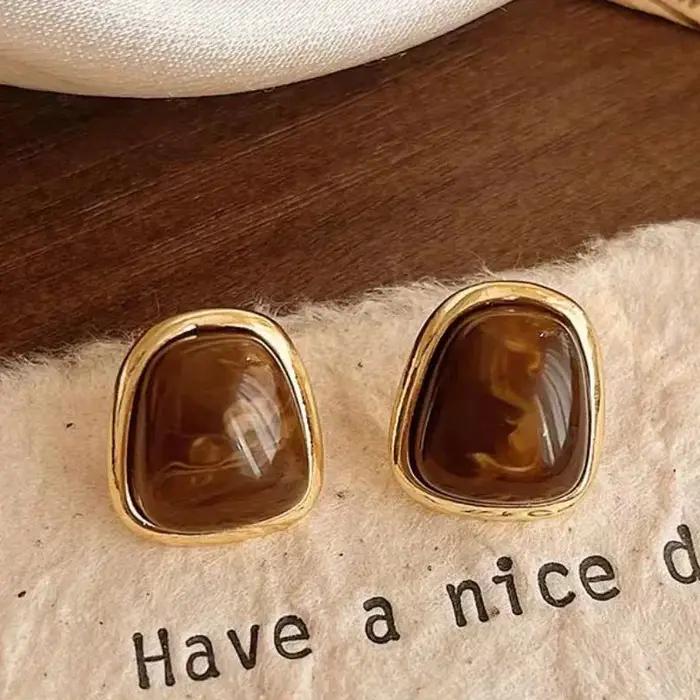 Boucles d'oreilles vintage en résine carrée couleur café pour femmes et filles bijoux tendance 2025 design géométrique style vendange et personnalité occassions spéciales