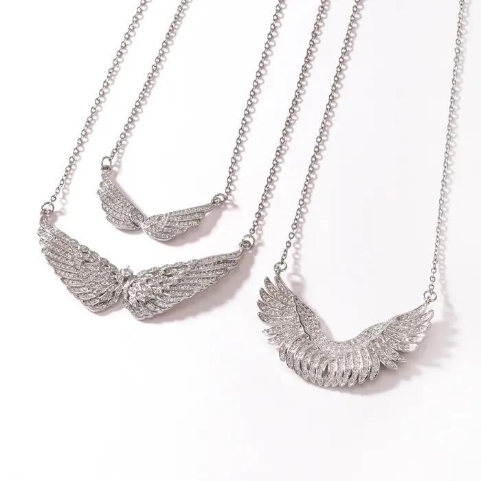 Collier Aile d'Ange avec Pendentif Plume Entièrement Pavé de Zircons