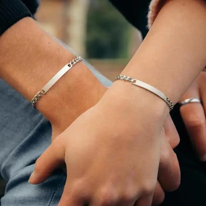 Bracelet personnalisé en acier inoxydable pour homme et femme, gravure de nom gratuite, ajustement facile, cadeau romantique pour toutes les occasions