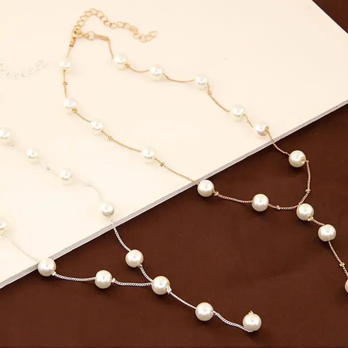Charmant collier de perles blanches