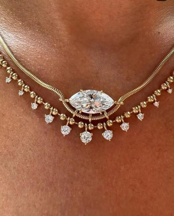 Collier de luxe en cuivre pour femmes avec pierres précieuses artificielles de forme marquise et design à pompon, idéal pour les mariages et les banquets.