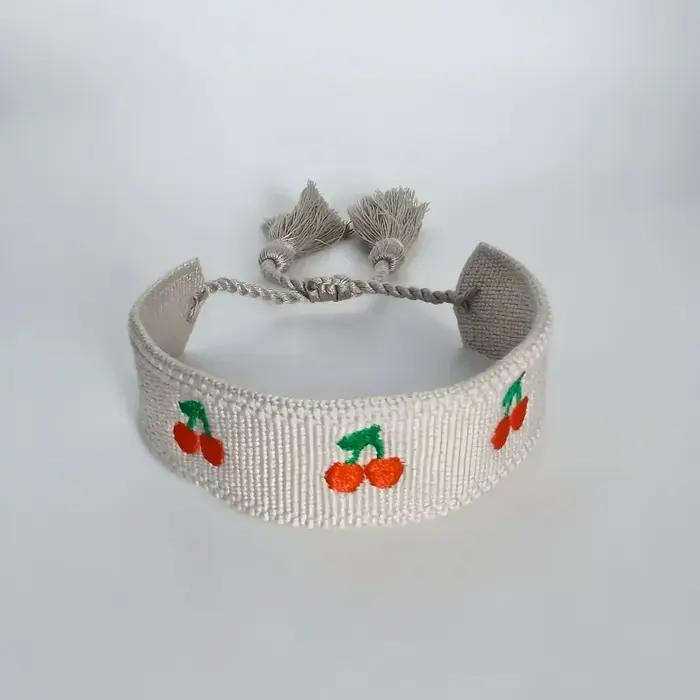 Bracelet bohème brodé en ruban à motif cerise pour femmes, pompon tissé à la main, poignet réglable,
