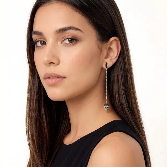 Boucle d'oreille longue tête de mort en pierre noire pour femme