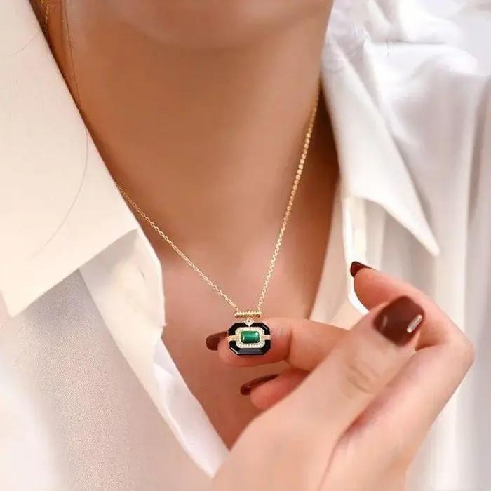 Collier avec pendentif géométrique pour femmes