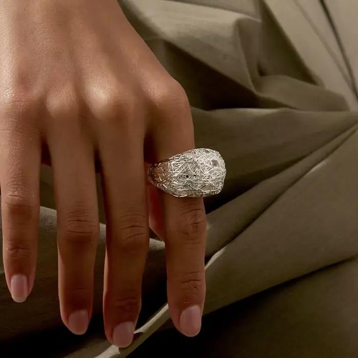 Bague IVOG Simple Vine en laiton plaqué or 18 carats pour femmes, design moderne et élégant, bijou personnalisable pour mariage et occasions spéciales