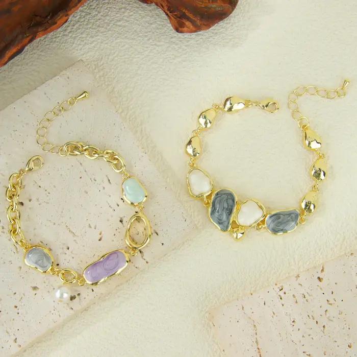 Bracelet en résine irrégulière dorée à la mode pour femmes bijoux de soirée élégants et accessoires de luxe pour occasions spéciales