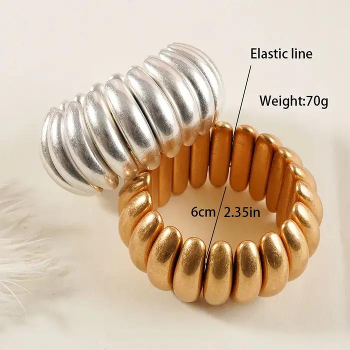 Bracelet sculptural doré mate côtelé WEALTHYBOO pour femmes occasions spéciales minimaliste artisanal avec touche de glamour raffiné