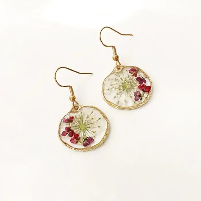 Boucles d'oreilles rondes irrégulières élégantes à motif floral