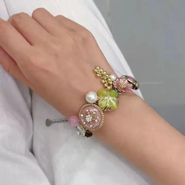 Bracelet Fleur Rose et Verte 2025 Nouvelle Tendance, Design de Niche, Style Haut de Gamme Doux et Cool, Polyvalent