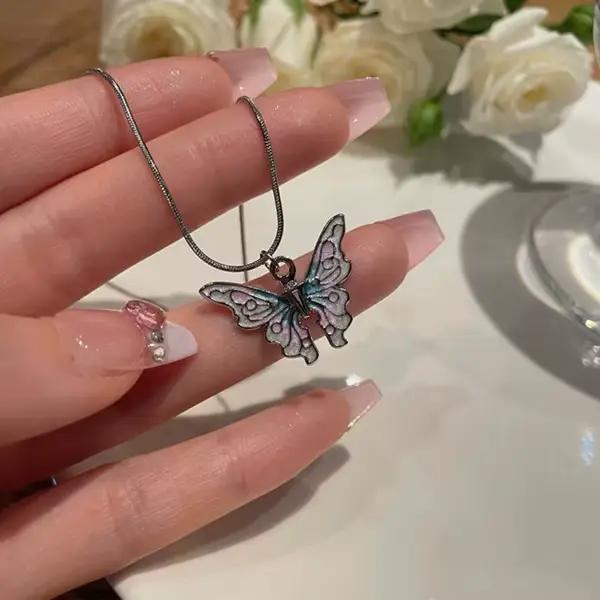 Collier papillon rose pour femme