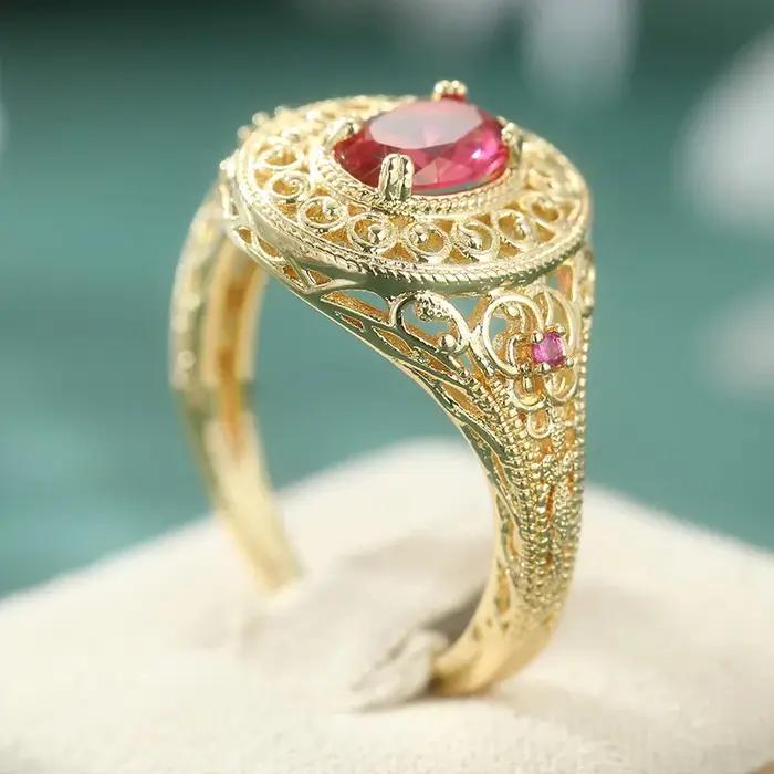 Bague vintage pour femme incrustée de CZ rouge