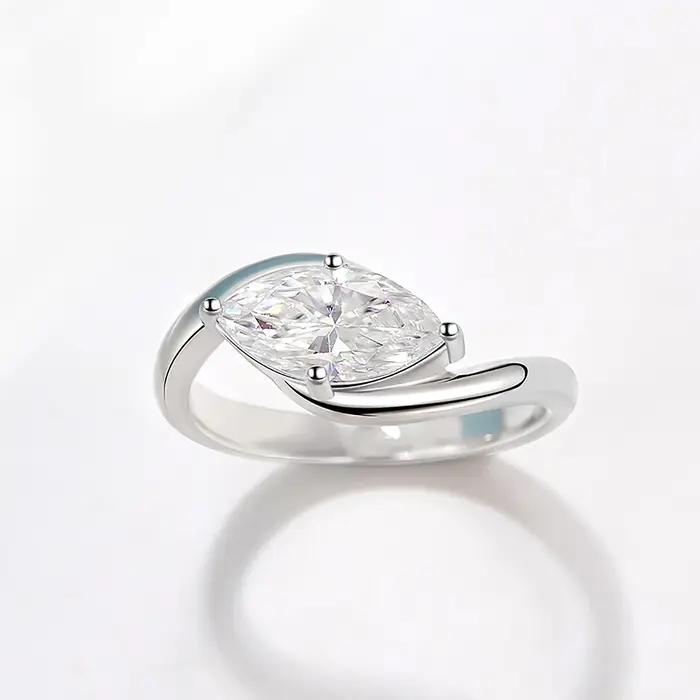 Bague de fiançailles en Moissanite taille Marquise avec céramique