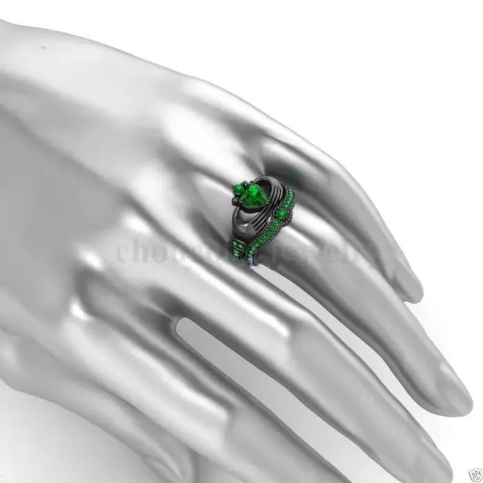 Bague classique de laboratoire émeraude Claddagh
