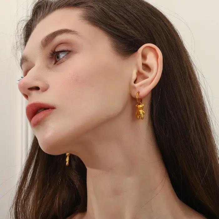 E.B.belle-Boucles d'oreilles créoles petit ours plaqué or