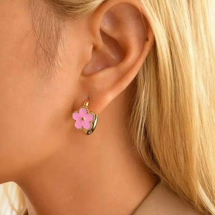 Boucles d'oreilles créoles à fleurs en émail plaquées or en acier inoxydable hypoallergénique pour femmes occasions spéciales et tous les jours