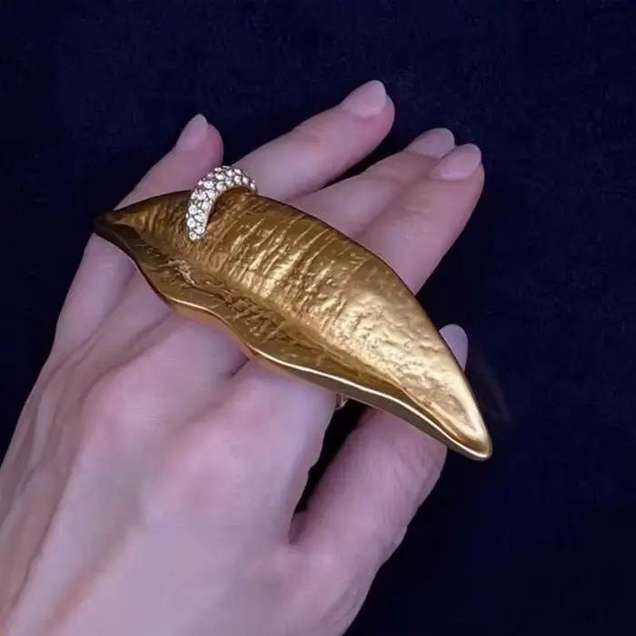 Bague unique en forme de lèvres avec un style amusant et rétro pour femme et fille
