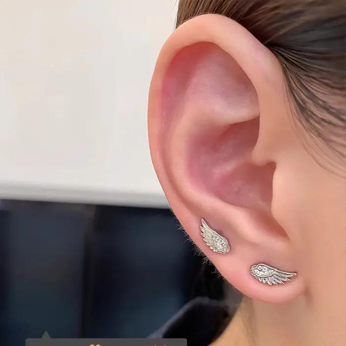 Boucles d'oreilles en alliage de zinc doré style mode avec croix et ailes d'ange pour femmes occasions spéciales élégantes à offrir