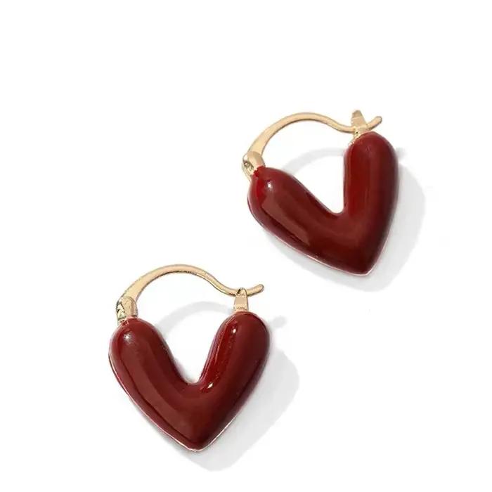Boucles d'oreilles pendantes en forme de cœur en émail rouge vin romantique français