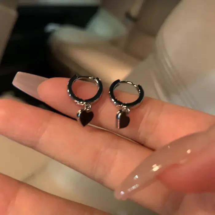 Boucles d'oreilles créoles géométriques en forme de cœur pour femmes et filles, accessoires de bijoux, document noir, creux, mode, 2023