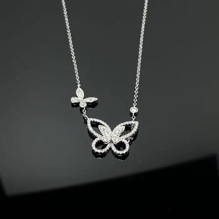 La collection de bijoux pour femmes en argent 925 comprend des boucles d'oreilles papillon classiques