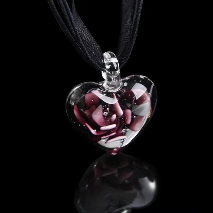 Collier pendentif fleur incrustée de bijoux Murano, collier ruban, pendentif cœur en verre