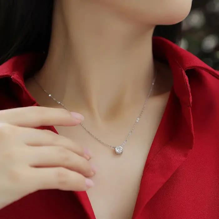 Collier avec pendentif Solitaire en diamant Moissanite pour femmes