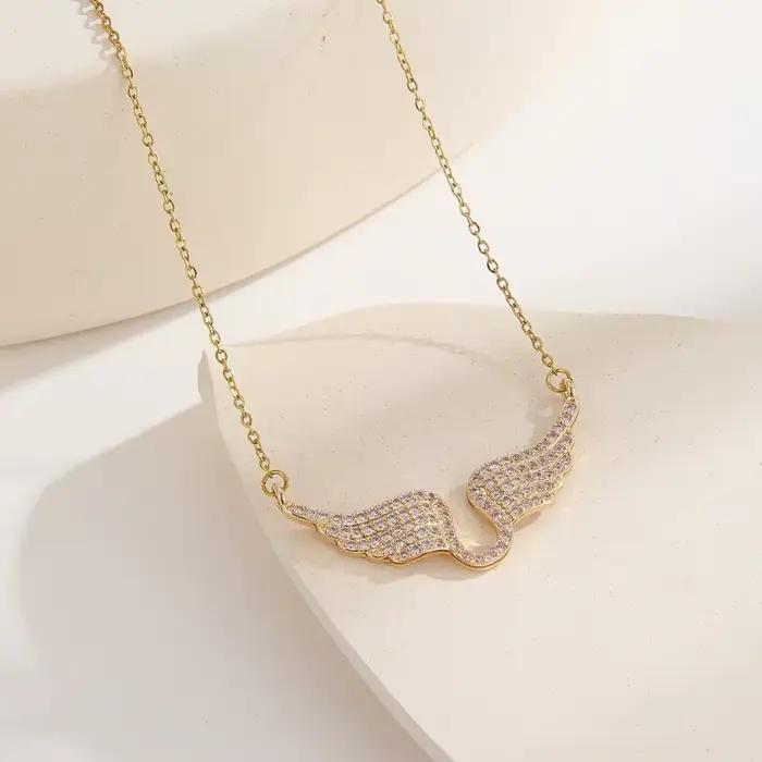 Collier pendentif ailes d'ange en or brillant