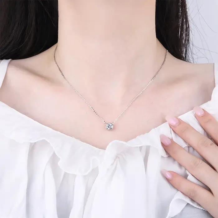 M-JAJA 1ct lunette Moissanite pendentif collier diamant