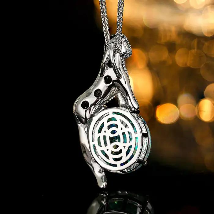 Colliers de luxe rétro avec pendentif léopard Tourmaline verte pour femmes