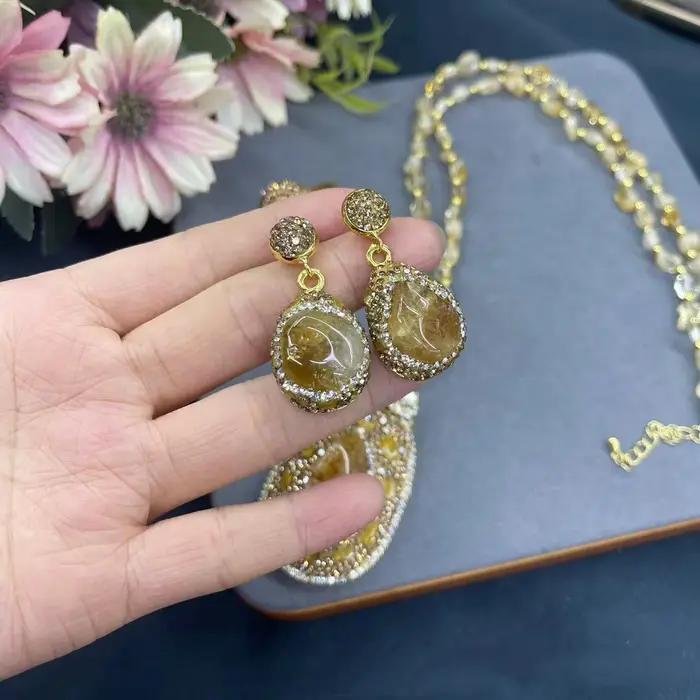 Collier, boucles d'oreilles