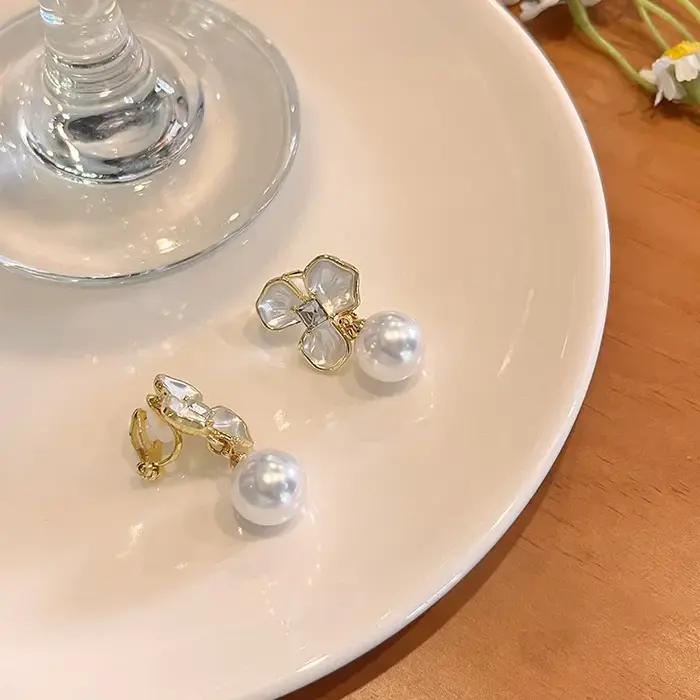 No Piercing oreille Clips femmes-Rétro français blanc pétale fleur larme perle pince sur boucles d'oreilles élégant doux quotidien fête bijoux