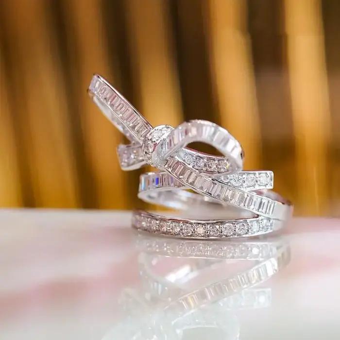 Bague de mariage en arc en zircon brillant et cristal pour femmes occasions spéciales et mariages