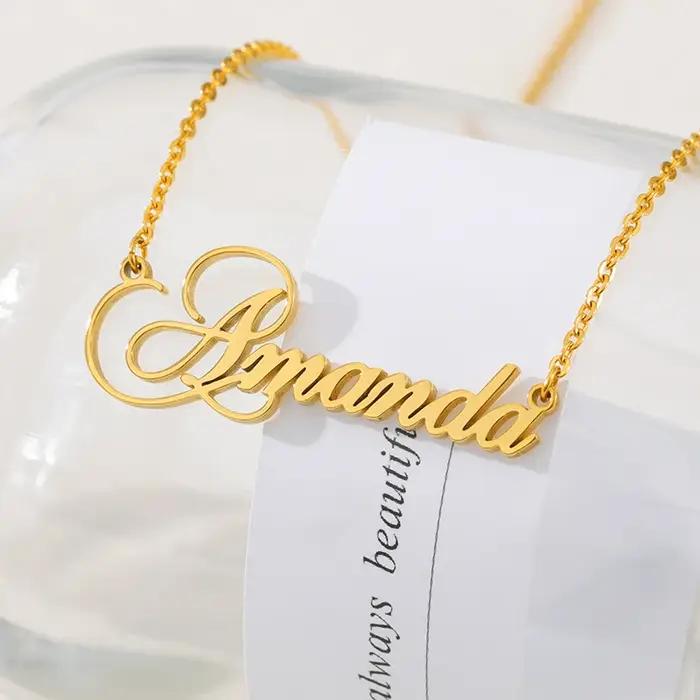Collier de nom de couronne personnalisé
