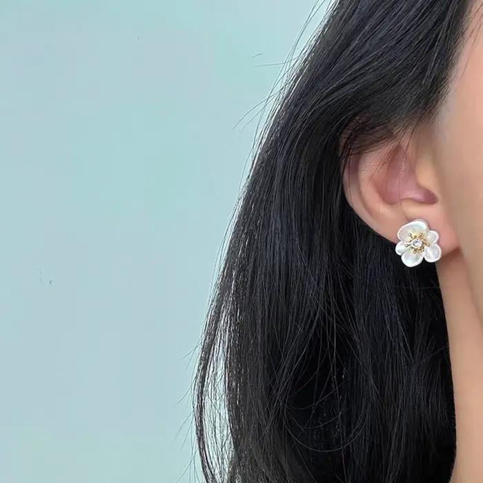 Boucles d'oreilles en argent sterling 925 serties de zirconium et cristal pour femmes mode et romantique pour occasions spéciales