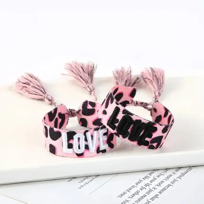 Bracelet bohémien avec lettres brodées léopard pour femmes