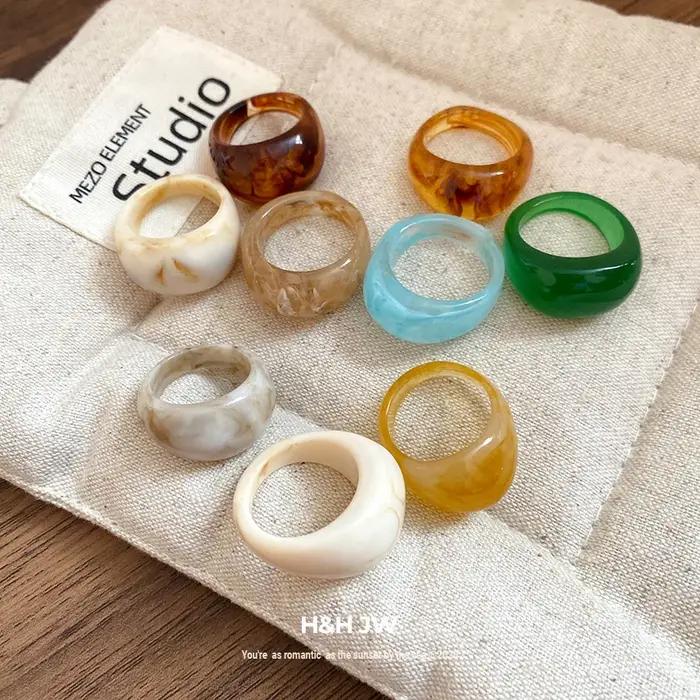 Ensemble de 3 bagues rondes en résine minimalistes et élégantes pour femmes, polyvalentes pour toutes les occasions, idéales pour compléter votre collection ou offrir comme cadeau