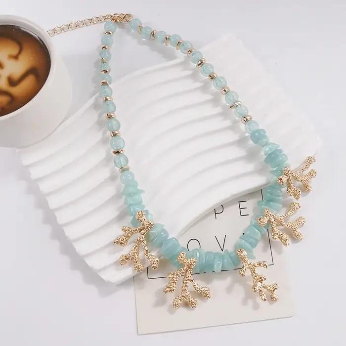 Collier Bohème Nautique Coquillage Corail Perles Aqua Élégant pour Femmes Occasions Spéciales Brunchs Rendez-vous